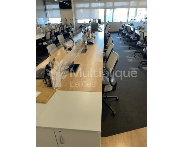 Foto de 01 PLATAFORMA DE TRABALHO DE 18 LUGARES