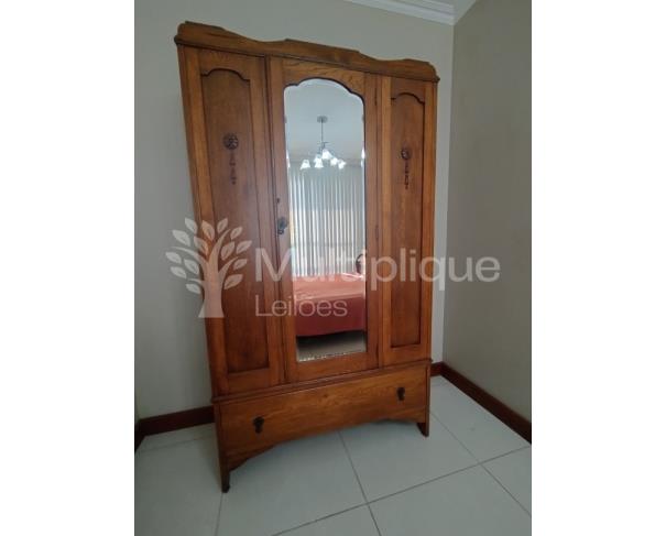 Foto de GUARDA ROUPA EM CARVALHO INGLÊS COM ESPELHO E GAVETA ANO 1920 